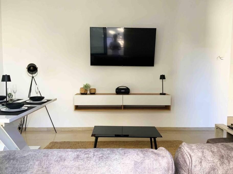 2 Bedroom Family Apartment With Free Parking Szaloniki Kültér fotó